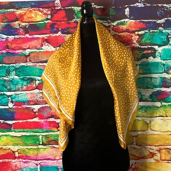 Angela O'Brien Cleobella Vegan Silky
Scarf - Like New 0179 - Picture 2 of 7